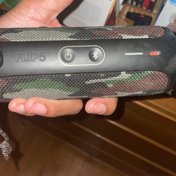 JBL Flip 5 Speaker - Picture 3 of 3